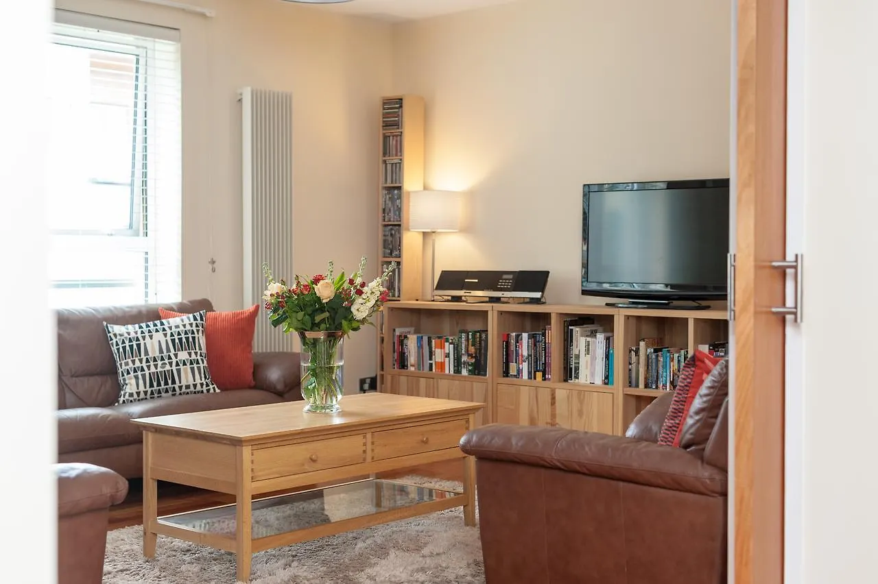 The Holyrood Road Residence Edinburgh 0*,